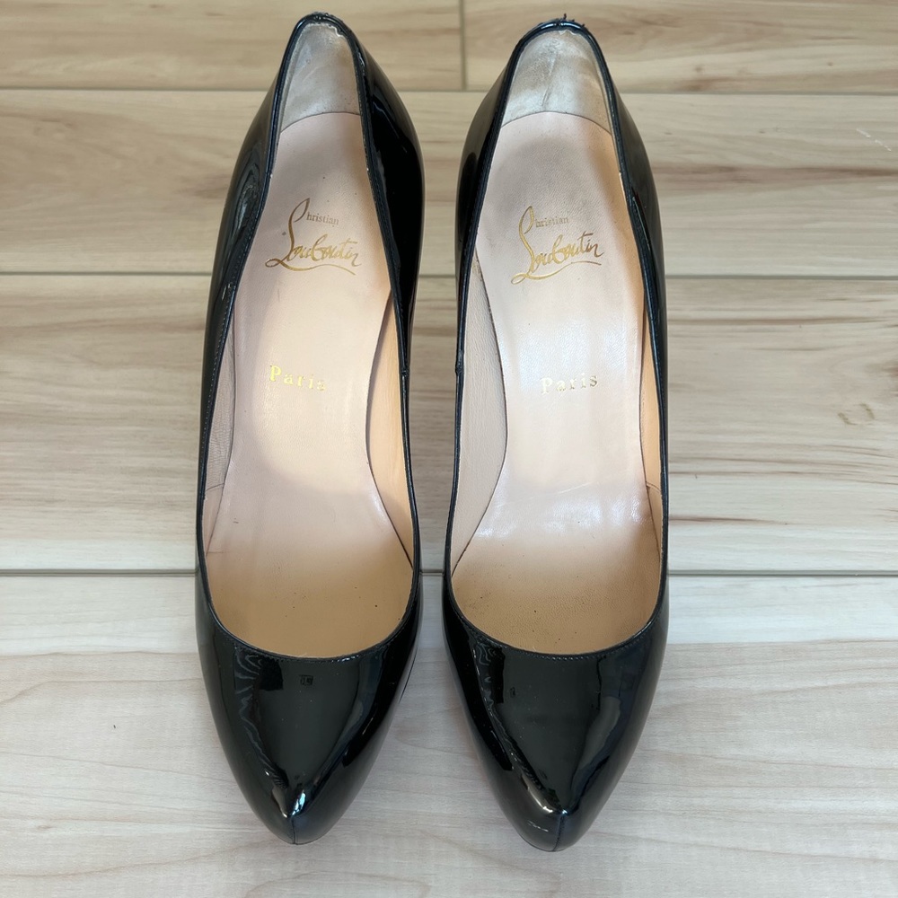 EUC Christian Louboutin Rolando Pumps